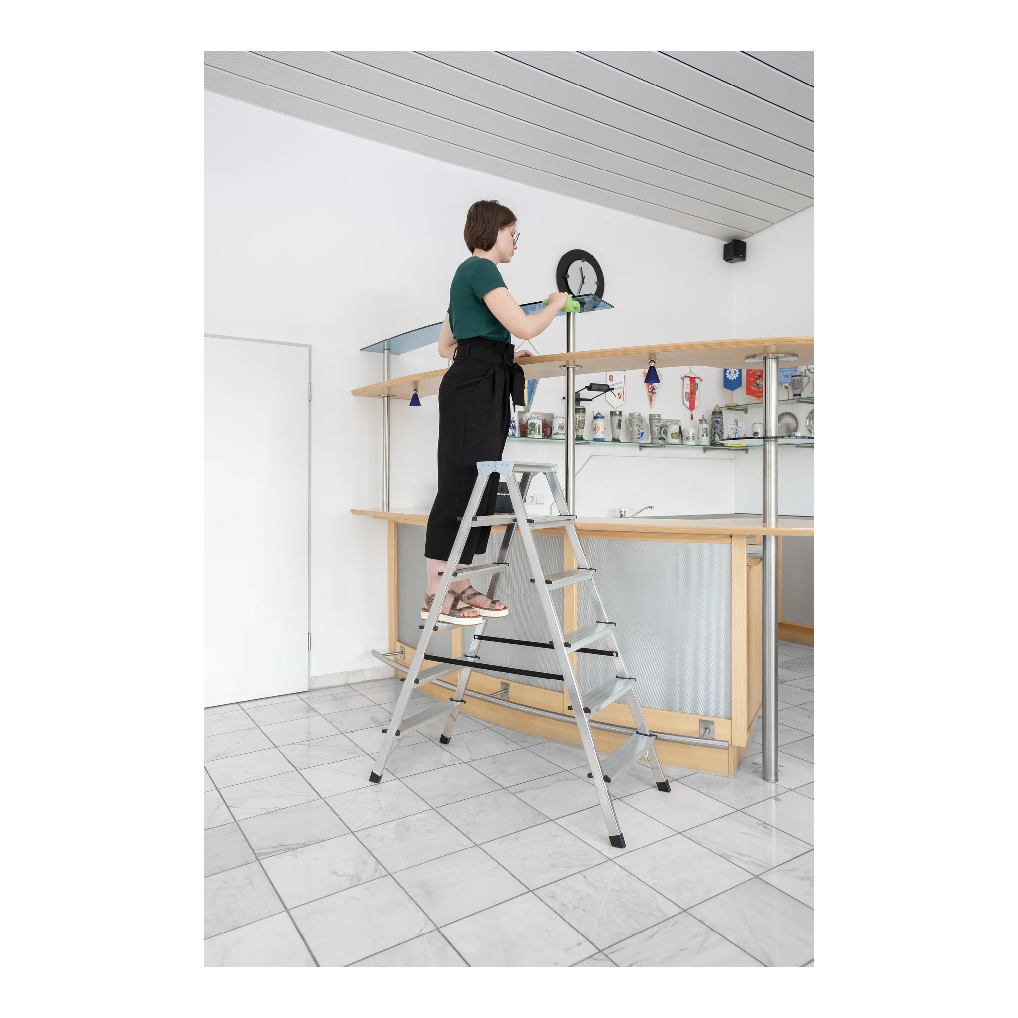 MUNK | Haushaltsleiter beidseitig begehbar 2x6 Stufen – Bild 2