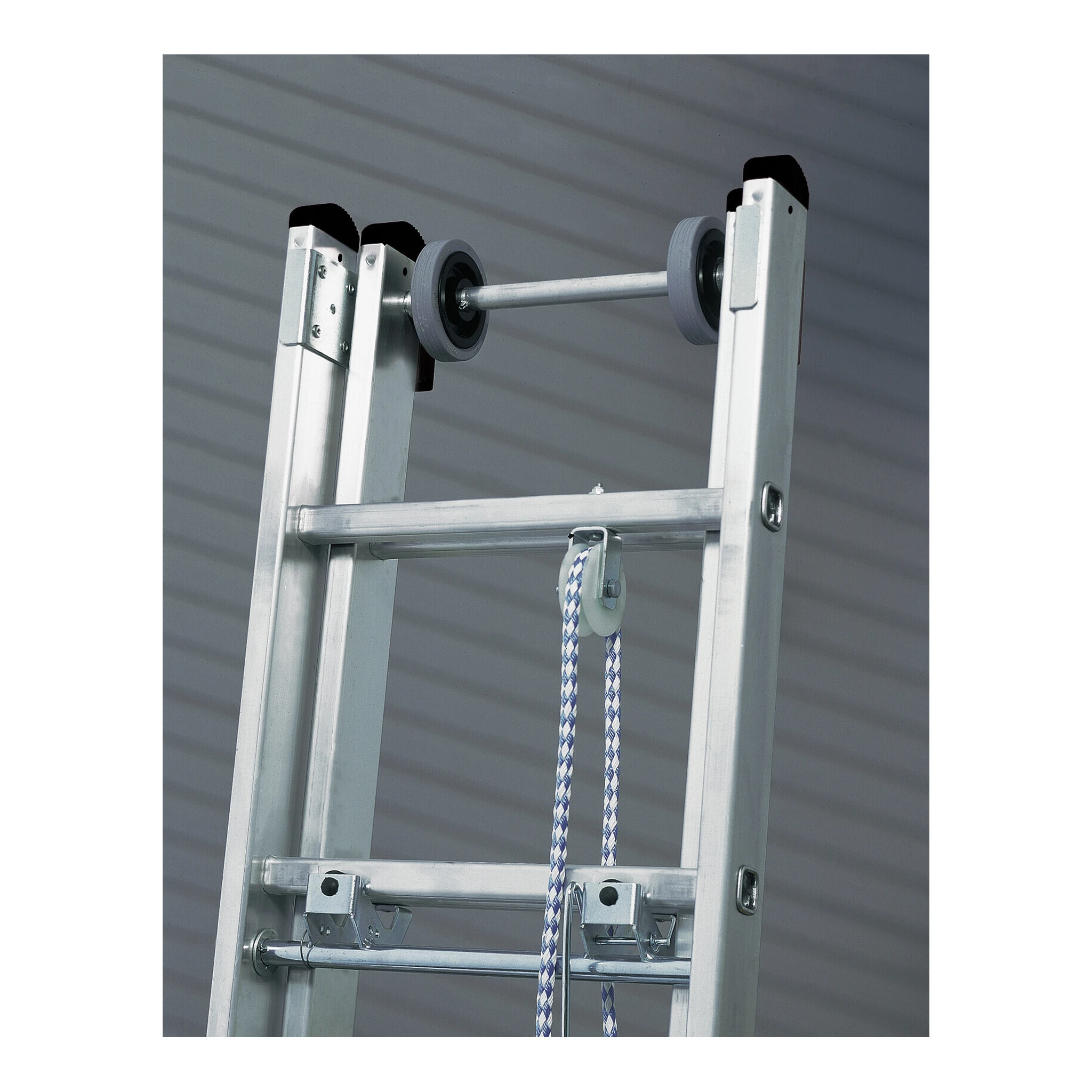 MUNK | Sprossen-Seilzugleiter 2-teilig mit nivello®-Traverse 2x14 Sprossen – Bild 3