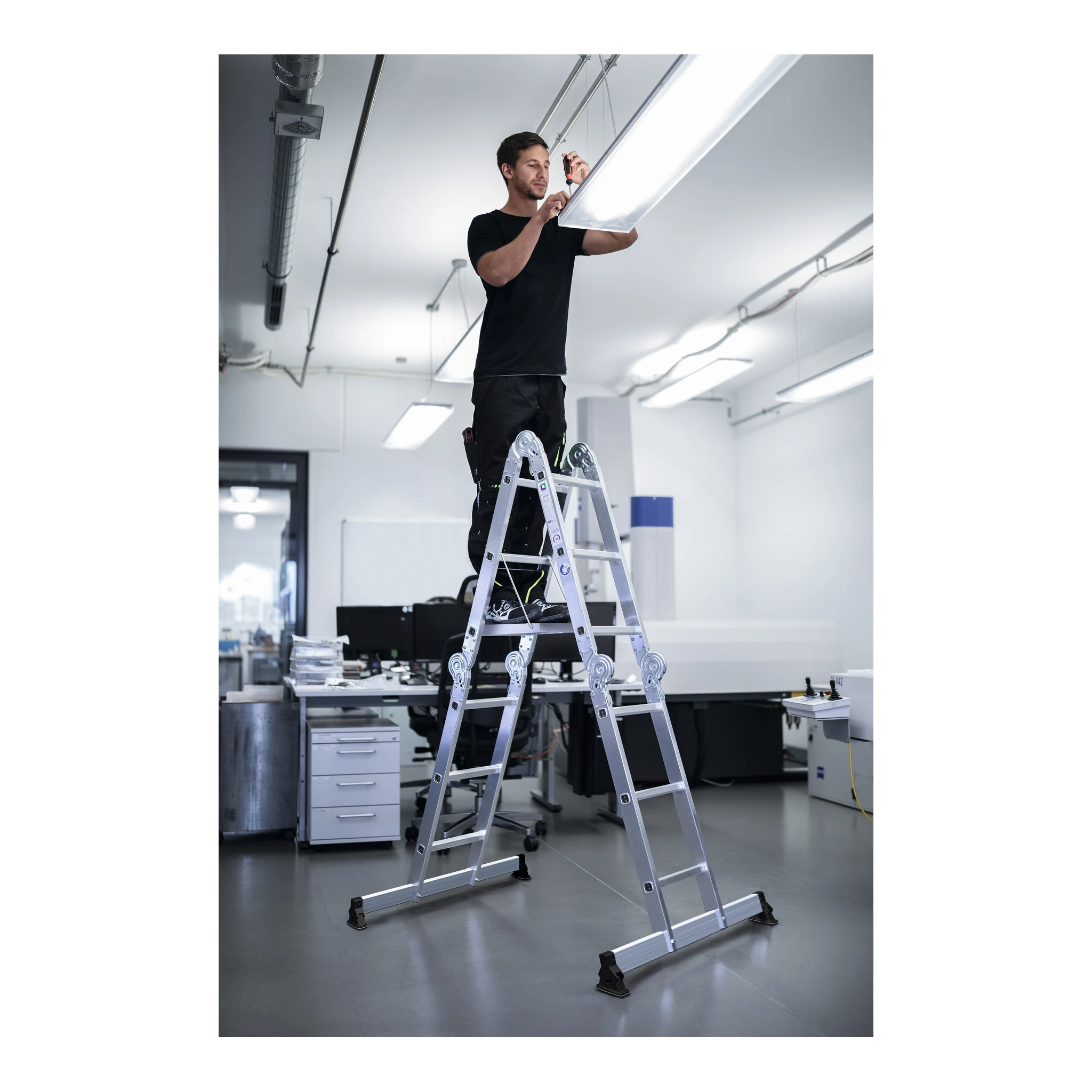 MUNK | Vielzweckleiter 4-teilig mit nivello®-Traverse 2x2 + 2x3 Sprossen – Bild 2