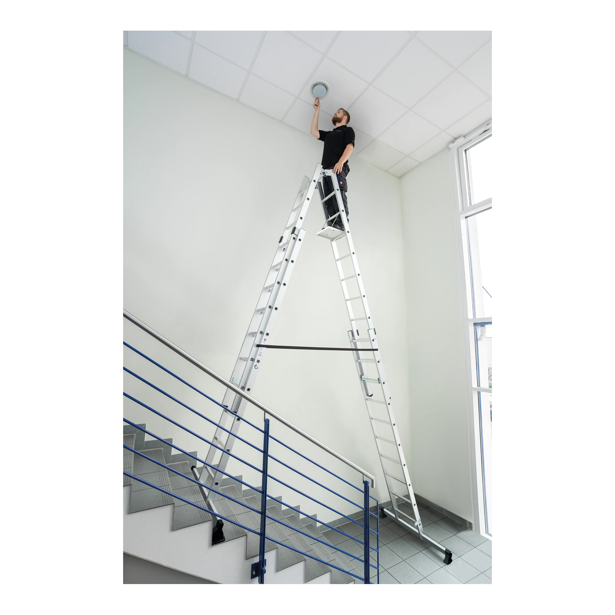 MUNK | Sprossen-Stehleiter 4-teilig mit nivello®-Traverse 4x12 Sprossen – Bild 2