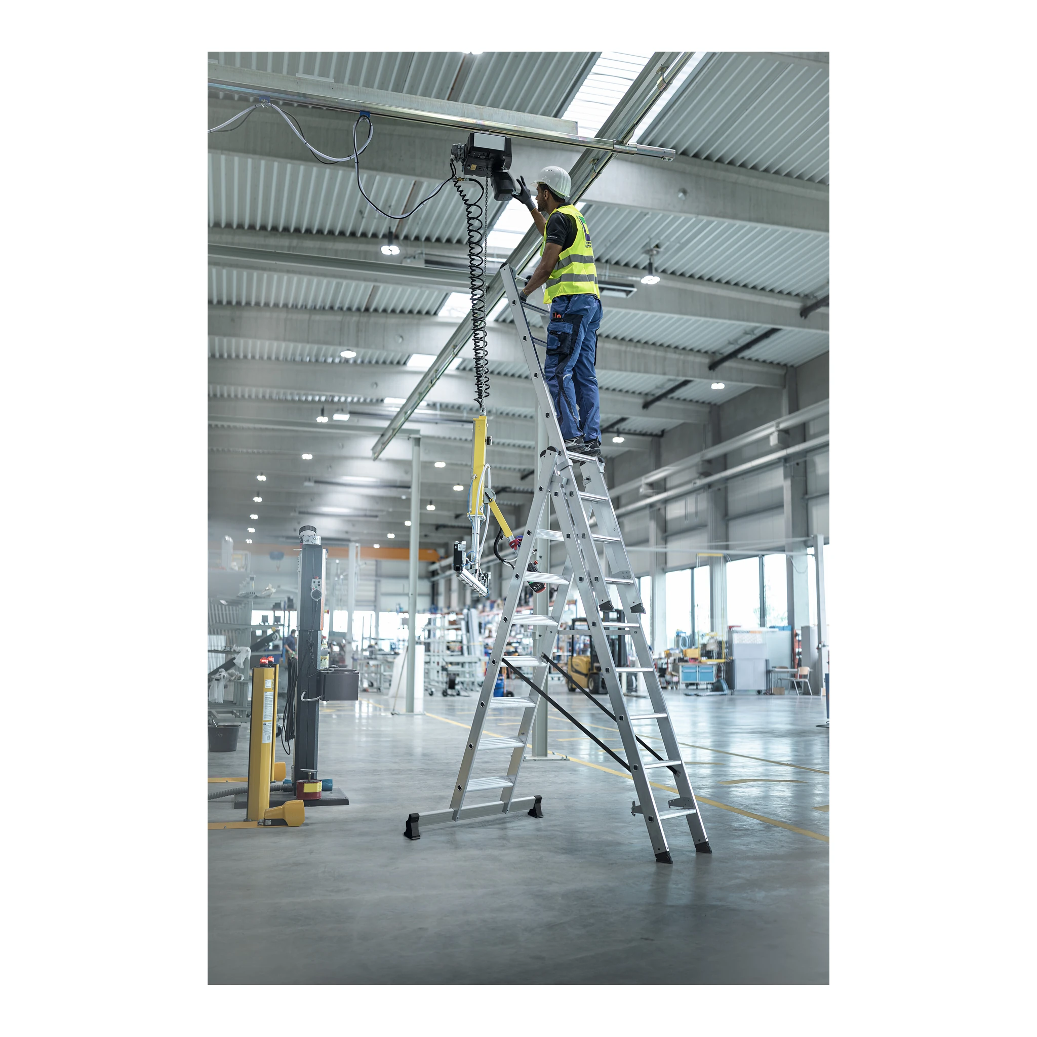 MUNK | Stufen-Mehrzweckleiter 3-teilig mit nivello®-Traverse 3x7 Stufen – Bild 2