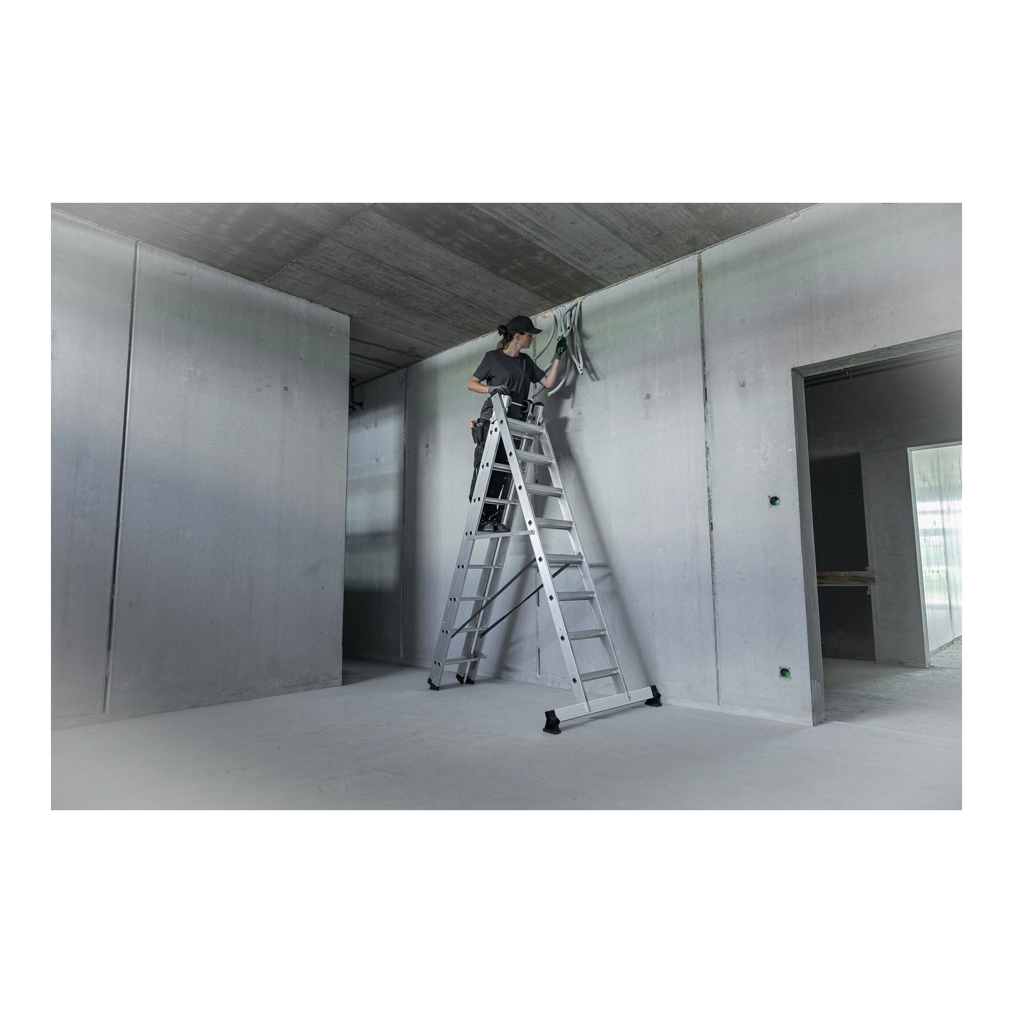 MUNK | Stufen-Mehrzweckleiter 3-teilig mit nivello®-Traverse 3x7 Stufen – Bild 6