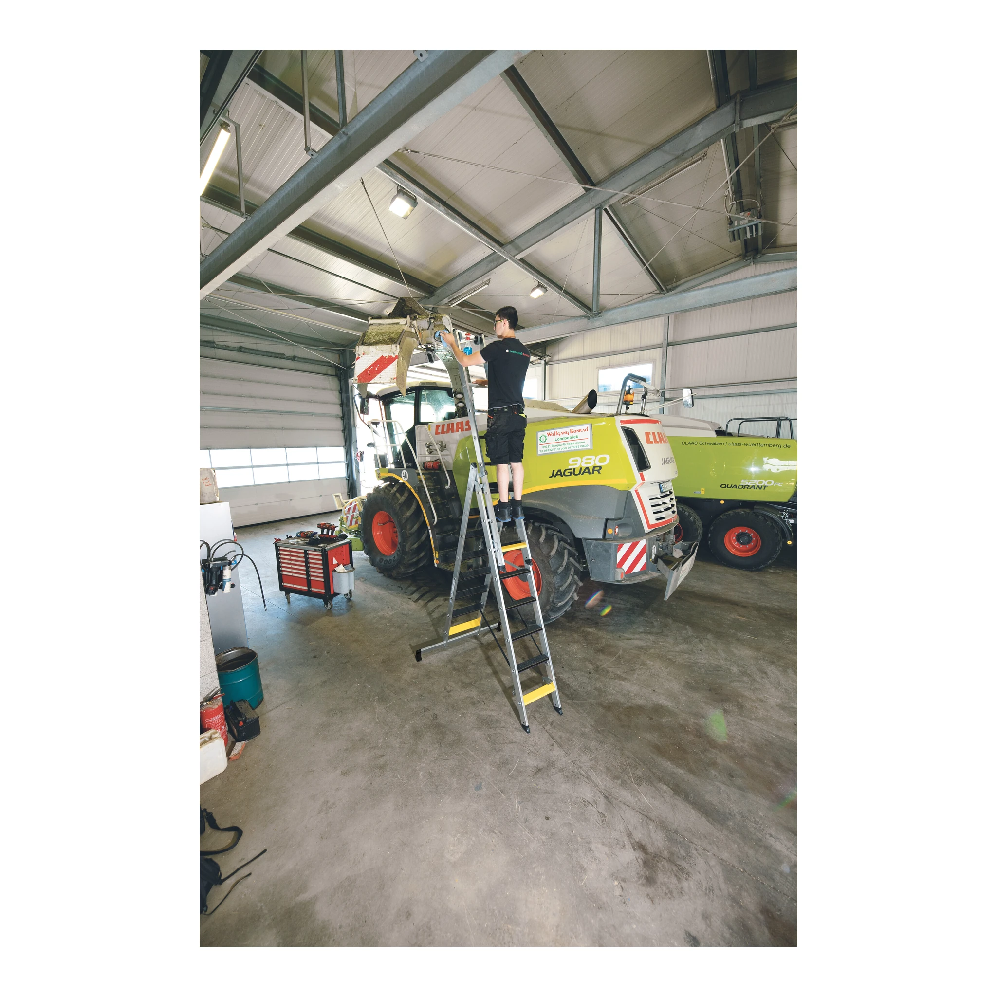 MUNK | Stufen-Mehrzweckleiter 3-teilig mit nivello®-Traverse und clip-step R13 3x6 Stufen – Bild 4