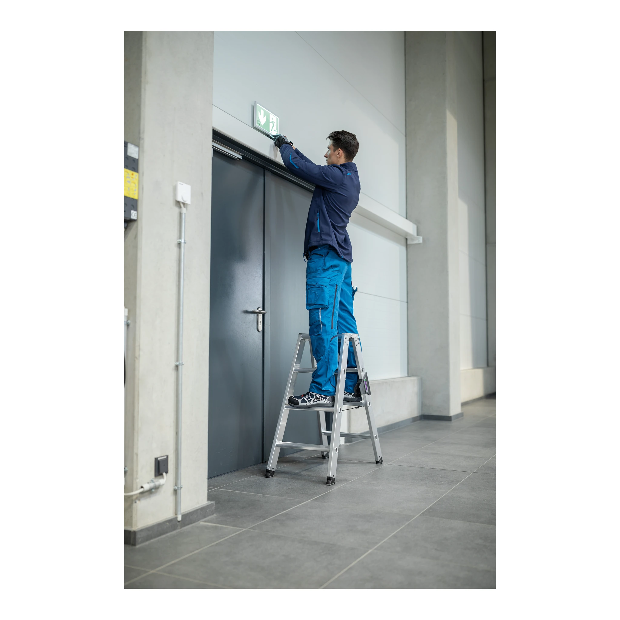 MUNK | Stufen-Stehleiter beidseitig begehbar 2x12 Stufen – Bild 3