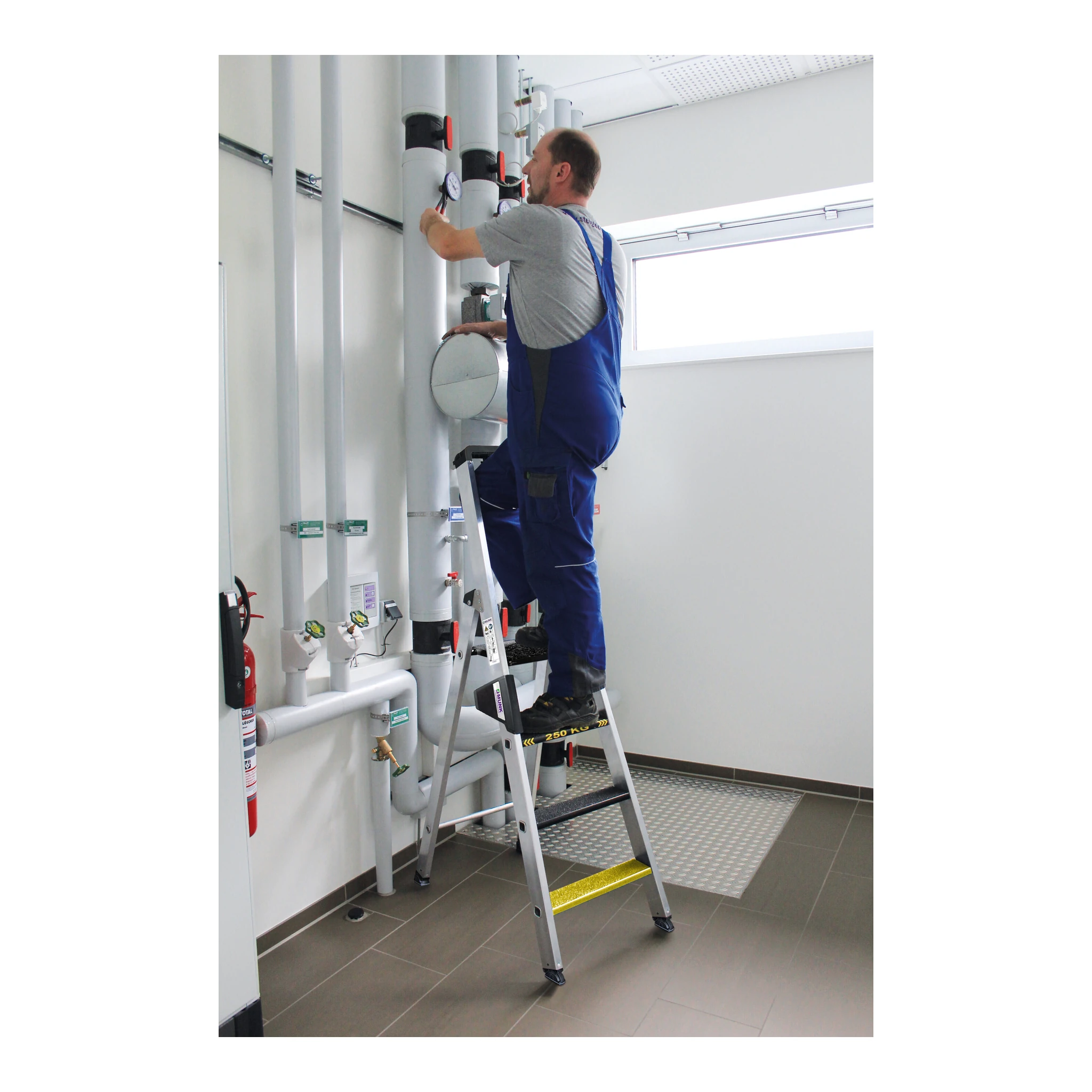 MUNK | Stufen-Stehleiter 250 kg einseitig begehbar mit clip-step R13 3 Stufen – Bild 2