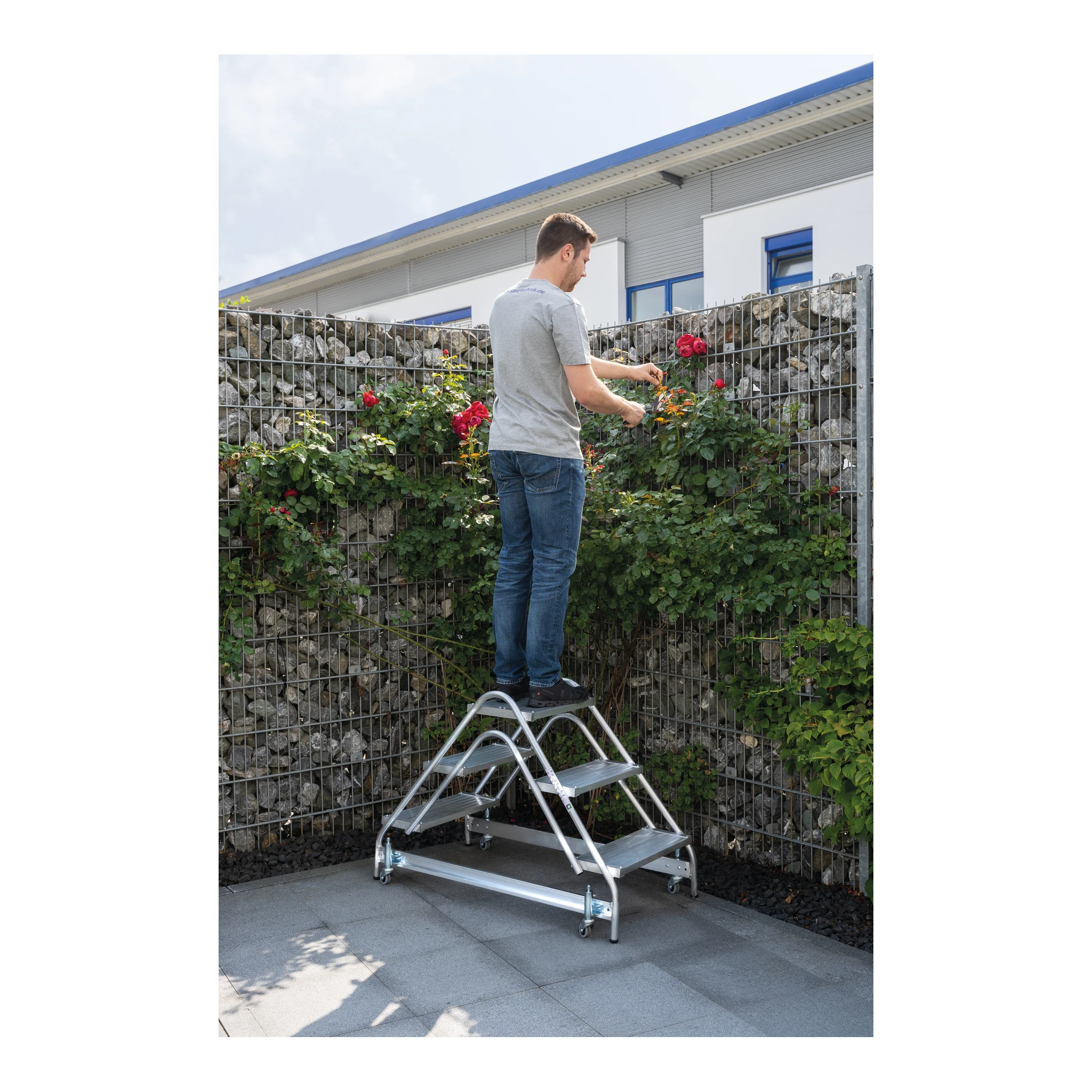 MUNK | Arbeitspodest beidseitig begehbar Aluminium geriffelt 2x2 Stufen – Bild 3